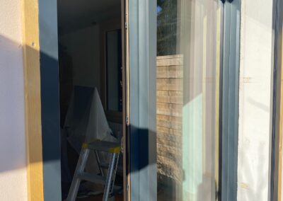 Installation, rénovation menuiserie de qualité à Chambéry en Savoie, Haute-Savoie, Isère et Ain. Installation de fenêtre en aluminium.