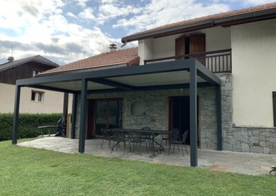 Installation, rénovation menuiserie de qualité à Chambéry en Savoie, Haute-Savoie, Isère et Ain. Installation de pergolas sur mesure.