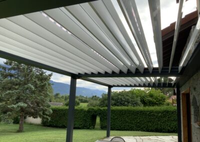 Installation, rénovation menuiserie de qualité à Chambéry en Savoie, Haute-Savoie, Isère et Ain. Installation de pergolas sur mesure.