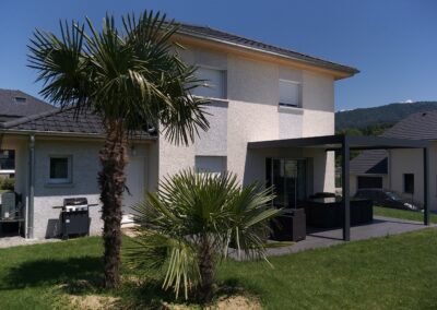 Installation, rénovation menuiserie de qualité à Chambéry en Savoie, Haute-Savoie, Isère et Ain. Installation de pergolas sur mesure.