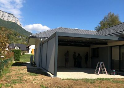 Installation, rénovation menuiserie de qualité à Chambéry en Savoie, Haute-Savoie, Isère et Ain. Installation de pergolas sur mesure.