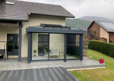 Installation, rénovation menuiserie de qualité à Chambéry en Savoie, Haute-Savoie, Isère et Ain. Installation de véranda en aluminium.