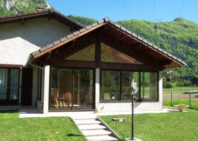 Installation, rénovation menuiserie de qualité à Chambéry en Savoie, Haute-Savoie, Isère et Ain. Installation de véranda en aluminium.