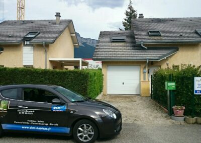 Installation, rénovation menuiserie de qualité à Chambéry en Savoie, Haute-Savoie, Isère et Ain. Porte de garage.